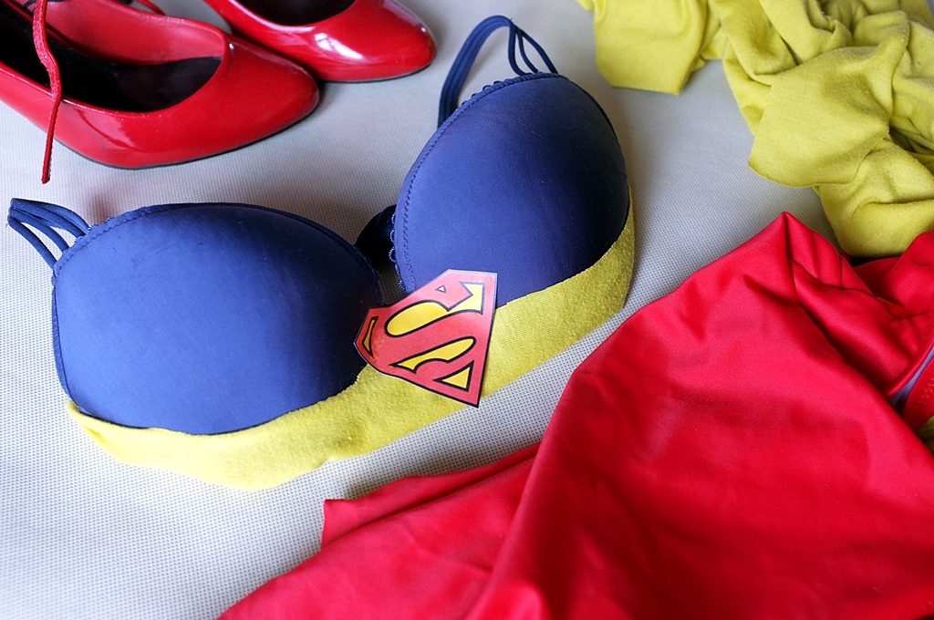 strój karnawałowy superwoman